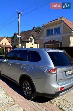 Mitsubishi Outlander 2015