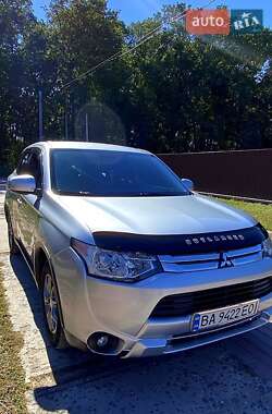 Позашляховик / Кросовер Mitsubishi Outlander 2015 в 