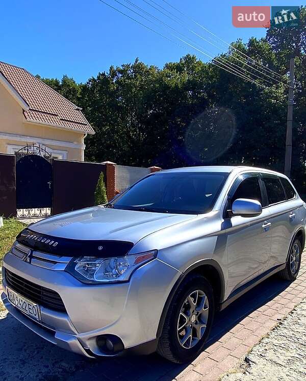 Внедорожник / Кроссовер Mitsubishi Outlander 2015 в Знаменке