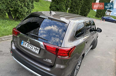 Внедорожник / Кроссовер Mitsubishi Outlander 2018 в 