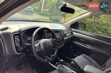 Внедорожник / Кроссовер Mitsubishi Outlander 2018 в 