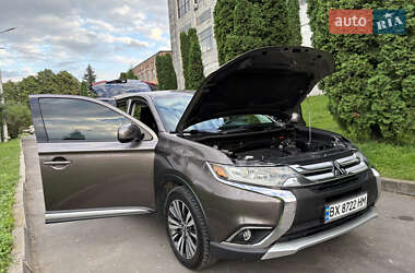 Внедорожник / Кроссовер Mitsubishi Outlander 2018 в 