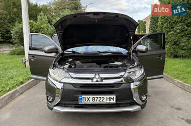 Внедорожник / Кроссовер Mitsubishi Outlander 2018 в 