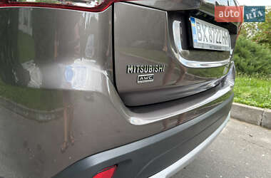 Внедорожник / Кроссовер Mitsubishi Outlander 2018 в 