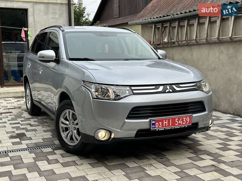 Внедорожник / Кроссовер Mitsubishi Outlander 2012 в Ровно