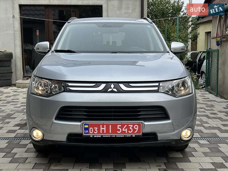 Внедорожник / Кроссовер Mitsubishi Outlander 2012 в Ровно