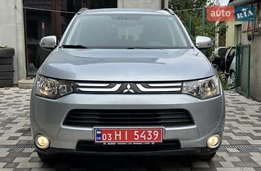 Внедорожник / Кроссовер Mitsubishi Outlander 2012 в 