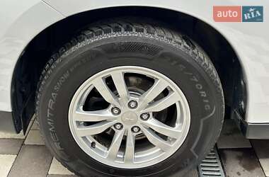 Внедорожник / Кроссовер Mitsubishi Outlander 2012 в 