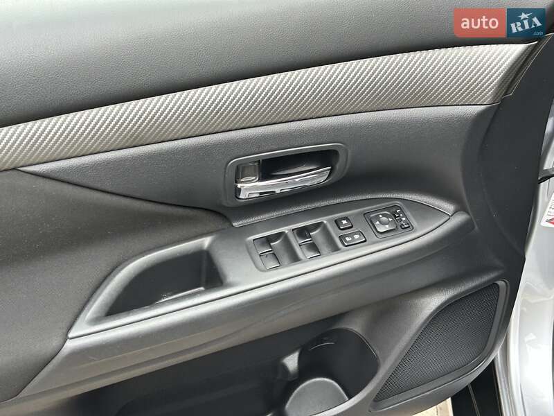 Внедорожник / Кроссовер Mitsubishi Outlander 2012 в Ровно