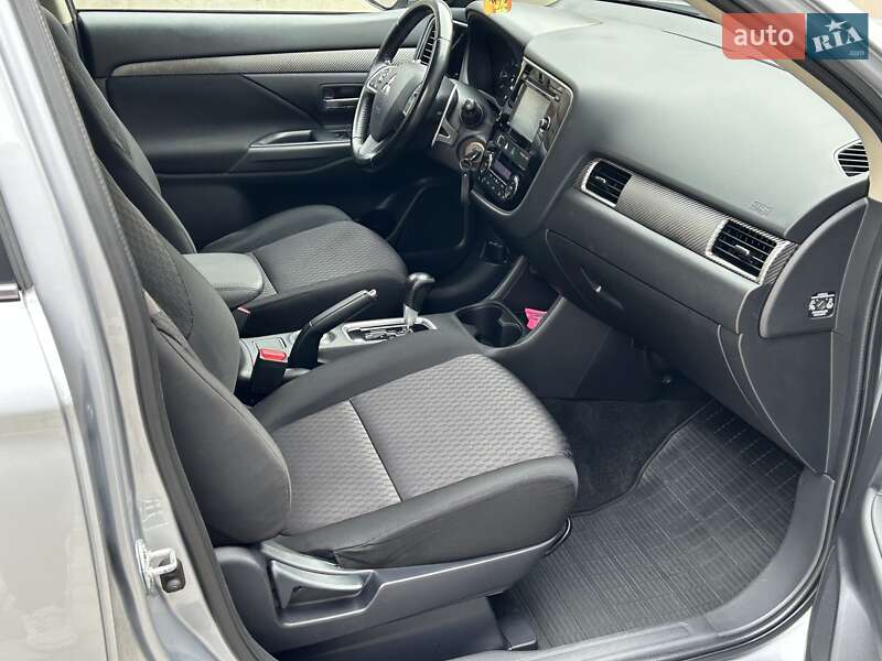 Внедорожник / Кроссовер Mitsubishi Outlander 2012 в Ровно