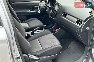 Внедорожник / Кроссовер Mitsubishi Outlander 2012 в 