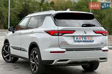 Внедорожник / Кроссовер Mitsubishi Outlander 2022 в 