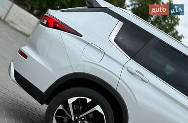 Внедорожник / Кроссовер Mitsubishi Outlander 2022 в 