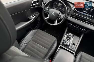 Внедорожник / Кроссовер Mitsubishi Outlander 2022 в 