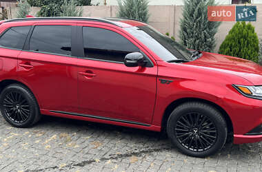 Внедорожник / Кроссовер Mitsubishi Outlander 2021 в 