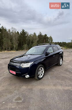 Внедорожник / Кроссовер Mitsubishi Outlander 2013 в Сарнах