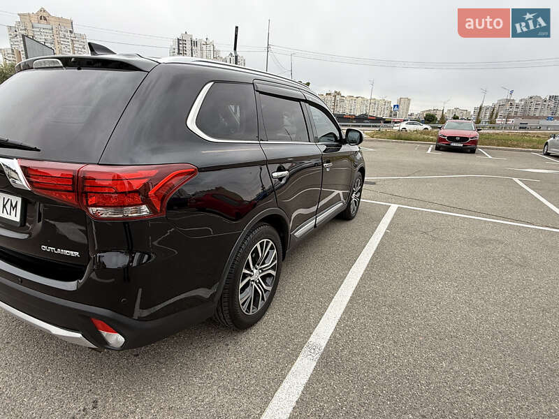 Внедорожник / Кроссовер Mitsubishi Outlander 2017 в Киеве