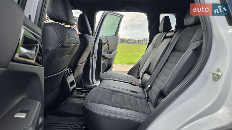 Внедорожник / Кроссовер Mitsubishi Outlander 2022 в Киеве