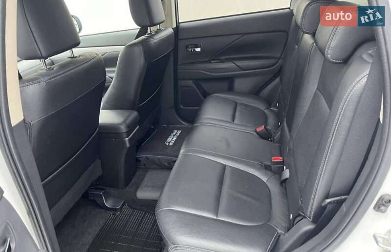 Внедорожник / Кроссовер Mitsubishi Outlander 2014 в Харькове фото 11 Внедорожник / Кроссовер Mitsubishi Outlander 2014 в Харькове