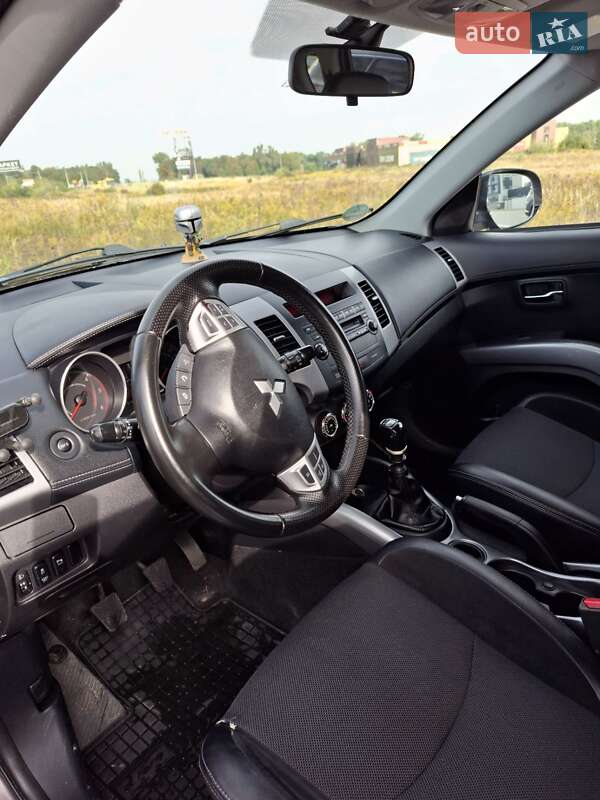 Позашляховик / Кросовер Mitsubishi Outlander 2011 в Львові фото 6 Позашляховик / Кросовер Mitsubishi Outlander 2011 в Львові