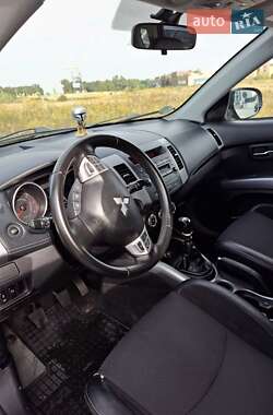 Внедорожник / Кроссовер Mitsubishi Outlander 2011 в 