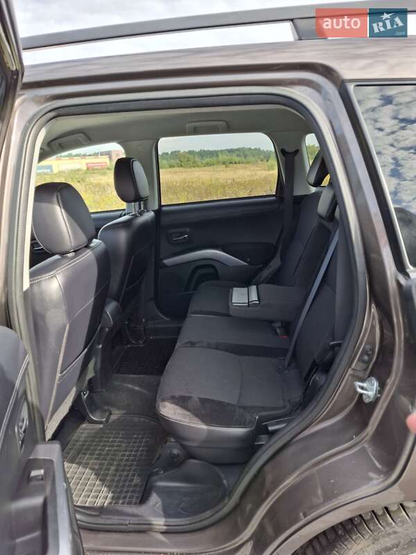 Позашляховик / Кросовер Mitsubishi Outlander 2011 в Львові фото 10 Позашляховик / Кросовер Mitsubishi Outlander 2011 в Львові
