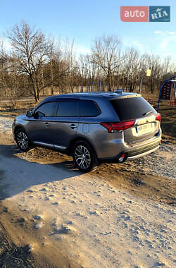 Позашляховик / Кросовер Mitsubishi Outlander 2018 в 