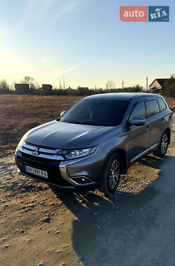Внедорожник / Кроссовер Mitsubishi Outlander 2018 в Таценки