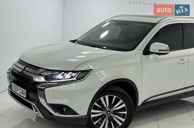 Внедорожник / Кроссовер Mitsubishi Outlander 2018 в 