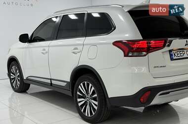 Внедорожник / Кроссовер Mitsubishi Outlander 2018 в 