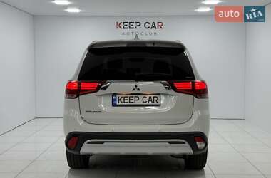 Внедорожник / Кроссовер Mitsubishi Outlander 2018 в 