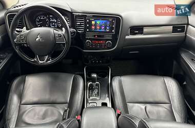 Внедорожник / Кроссовер Mitsubishi Outlander 2018 в 