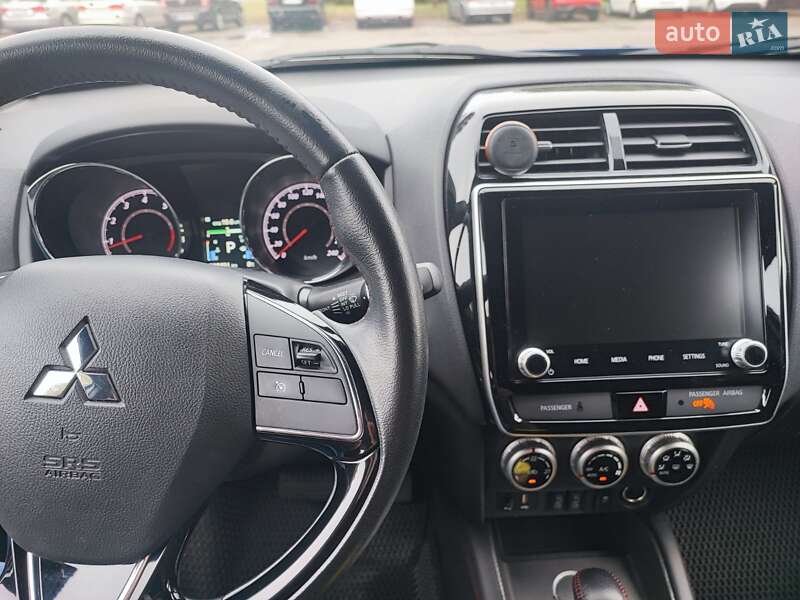 Внедорожник / Кроссовер Mitsubishi Outlander 2020 в Киеве