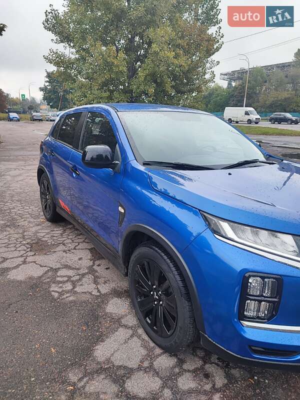 Внедорожник / Кроссовер Mitsubishi Outlander 2020 в Киеве