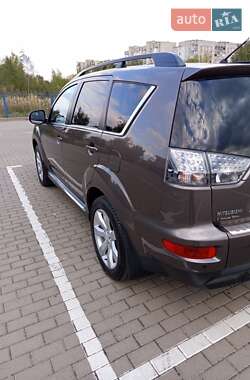 Внедорожник / Кроссовер Mitsubishi Outlander 2011 в 