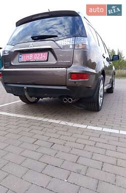 Внедорожник / Кроссовер Mitsubishi Outlander 2011 в 