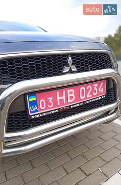 Внедорожник / Кроссовер Mitsubishi Outlander 2011 в 