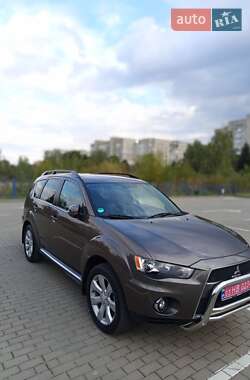 Внедорожник / Кроссовер Mitsubishi Outlander 2011 в 
