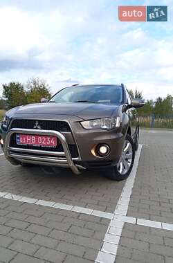 Внедорожник / Кроссовер Mitsubishi Outlander 2011 в 