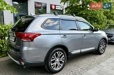 Внедорожник / Кроссовер Mitsubishi Outlander 2017 в 
