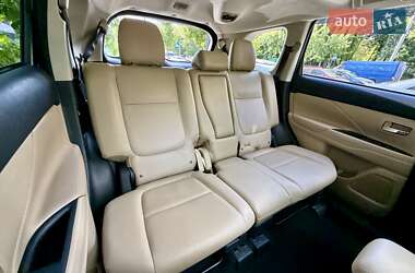 Внедорожник / Кроссовер Mitsubishi Outlander 2017 в 