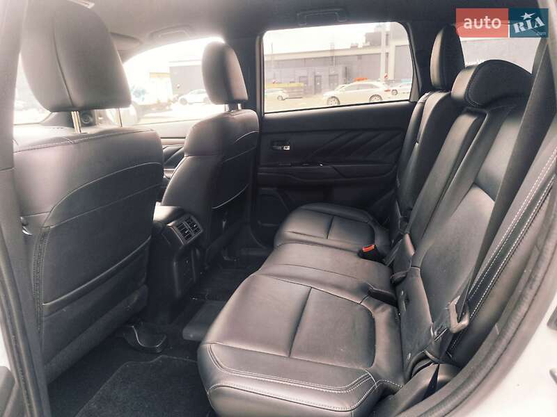 Внедорожник / Кроссовер Mitsubishi Outlander 2019 в Киеве