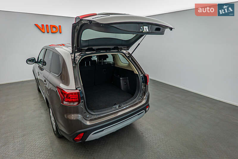 Внедорожник / Кроссовер Mitsubishi Outlander 2021 в Киеве