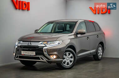 Позашляховик / Кросовер Mitsubishi Outlander 2021 в Києві