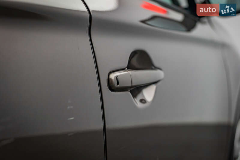 Внедорожник / Кроссовер Mitsubishi Outlander 2021 в Киеве