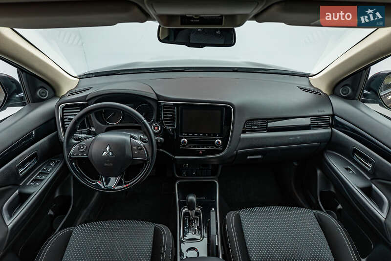 Внедорожник / Кроссовер Mitsubishi Outlander 2021 в Киеве
