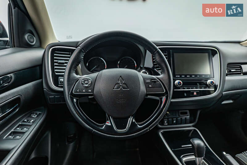 Внедорожник / Кроссовер Mitsubishi Outlander 2021 в Киеве