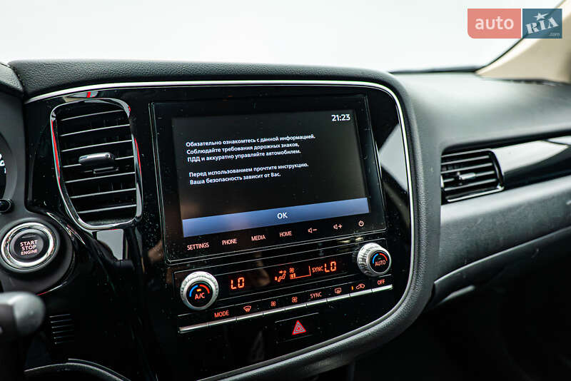 Внедорожник / Кроссовер Mitsubishi Outlander 2021 в Киеве