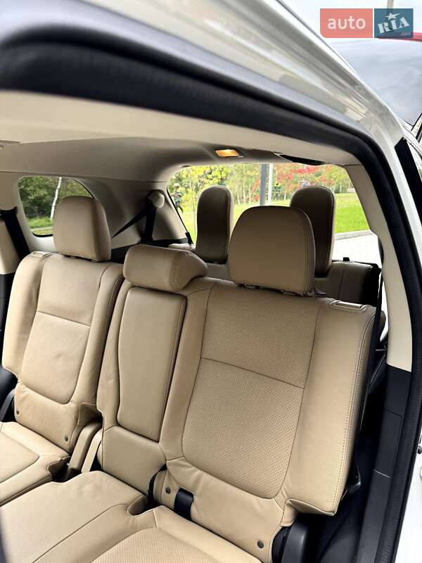 Позашляховик / Кросовер Mitsubishi Outlander 2016 в Івано-Франківську