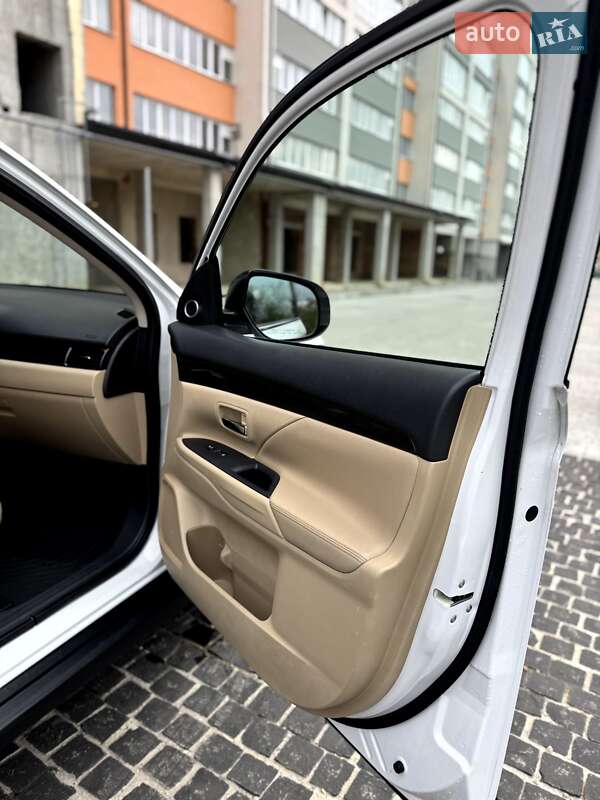 Позашляховик / Кросовер Mitsubishi Outlander 2016 в Івано-Франківську